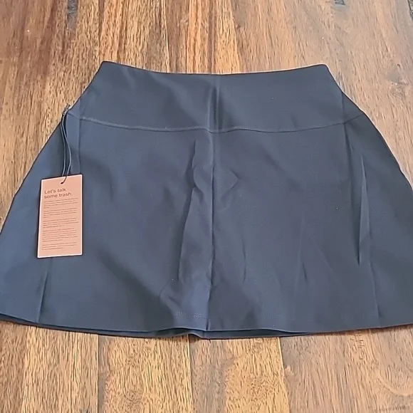 Girlfriend Collective Racer Float Ultralight Split Skort in Black Large.  New - Picture 4 of 5